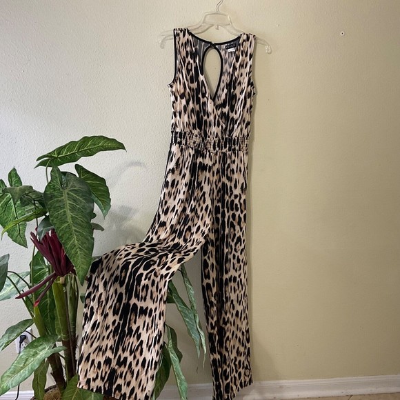 VENUS Pants - Venus Women’s 1 pc Pants Romper Jumpsuit animal print size small V-Neck- keyhole